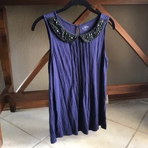 Sleeveless black studded collar shirt